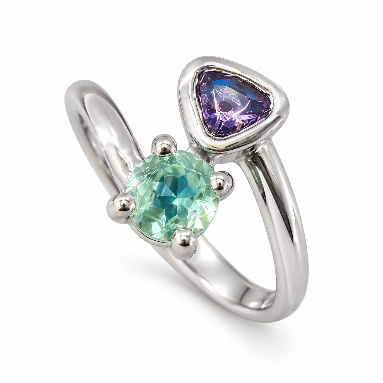 Bague Duo sur fond blanc — maquette IA