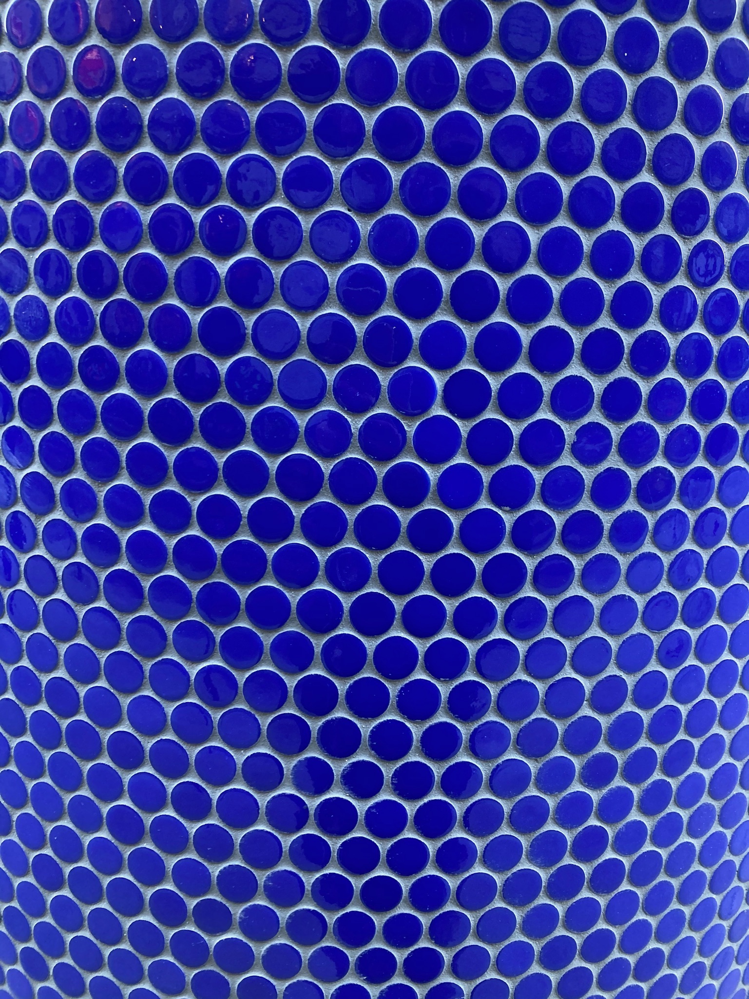 Céramique photographiée bleu vif
